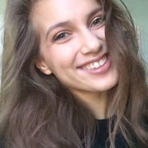 Meet your Posher, Caitlin